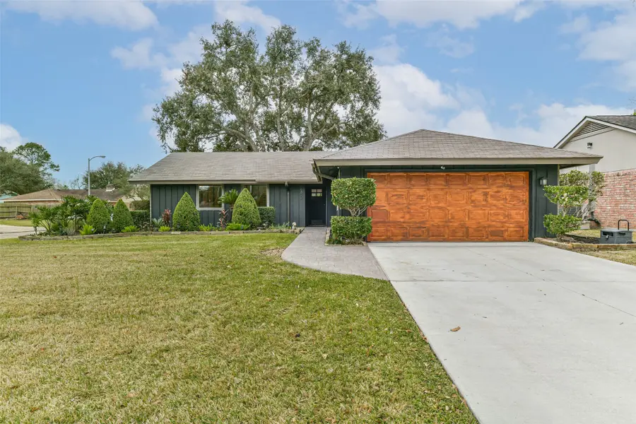 16822 Hibiscus Lane, Friendswood, TX 77546 - Image #2