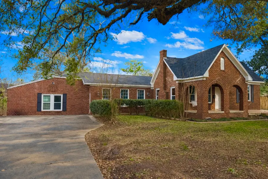 419 E Peach Street, Angleton, TX 77515 - Image #2