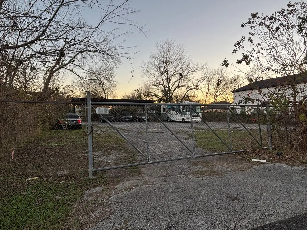 330 Connecticut Street, Houston, TX 77029 - Image #1