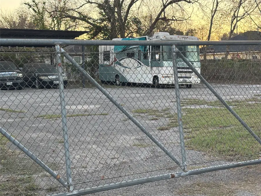 330 Connecticut Street, Houston, TX 77029 - Image #2