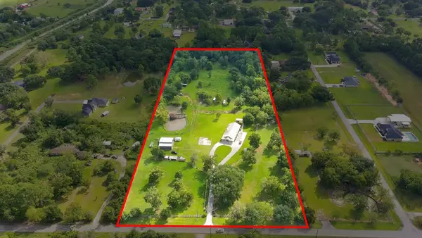 2627 Avenue L, Santa Fe, TX 77510