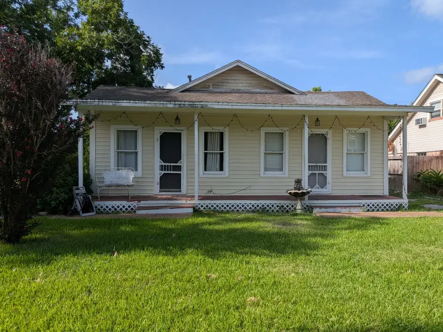125 Meadowlawn Street, Shoreacres, TX 77571 - #2