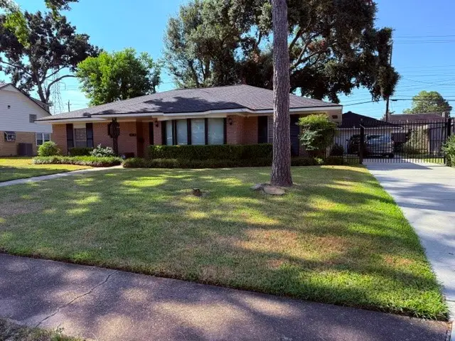 7823 Twin Hills Drive, Houston, TX 77071 - #1