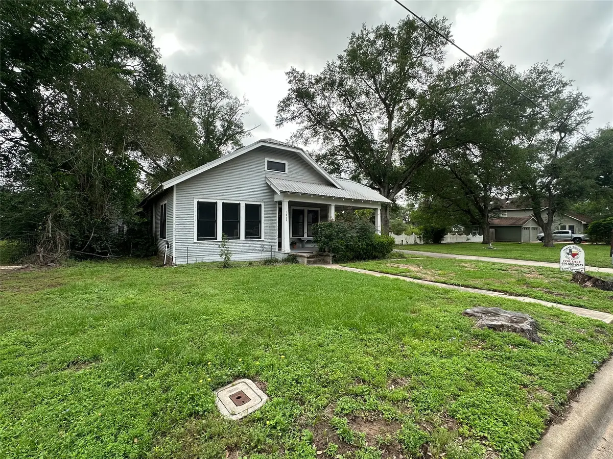 1008 Atchison St, Sealy, TX 77474 - #1
