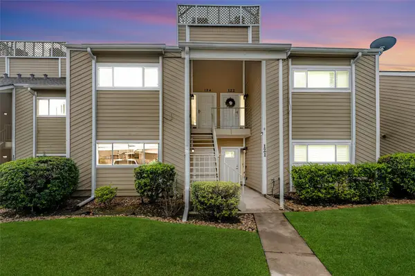 123 April Point Drive S, Conroe, TX 77356
