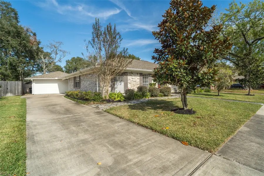 1905 Winding Creek Drive, Pearland, TX 77581 - Image #2