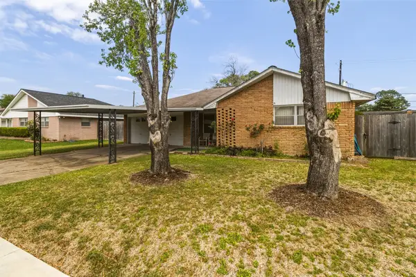 1605 Marlock Ln, Pasadena, TX 77502