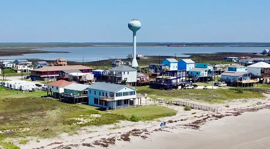 101 Saltgrass Avenue, Surfside Beach, TX 77541 - Image #2