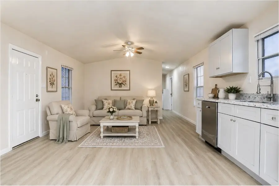 5806 South Highway 35, Alvin, TX 77511 - #2