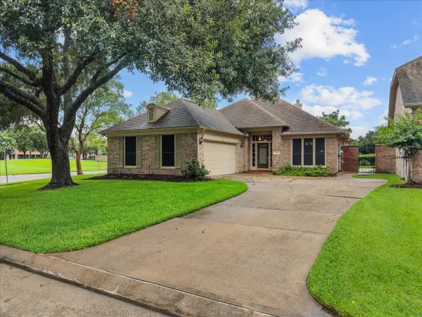 2416 Thorndon Park Court, League City, TX 77573