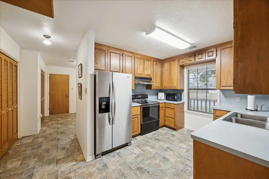 110 Wild Phlox Drive, Bellville, TX 77418 - Image #2