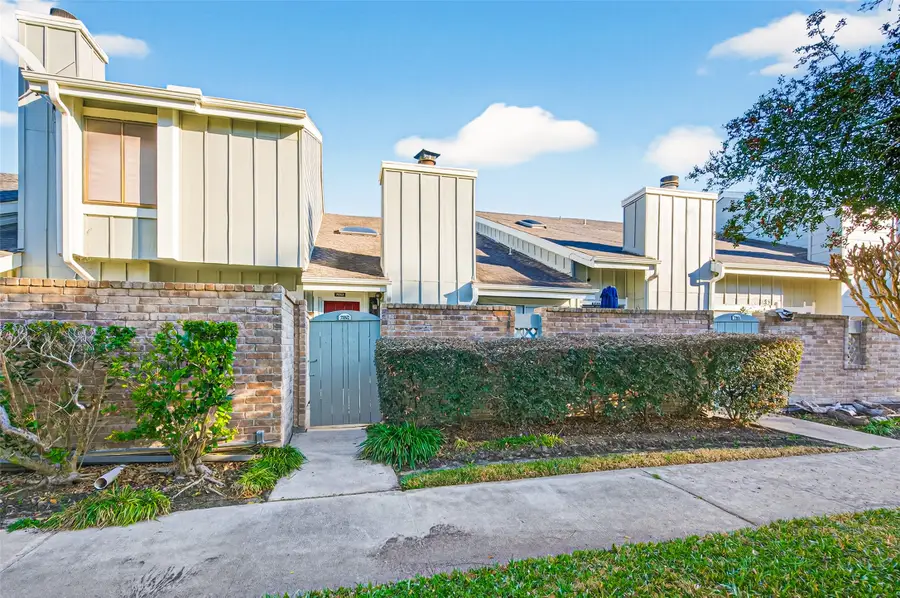 7082 Greenway Chase Street, Houston, TX 77072 - Image #3