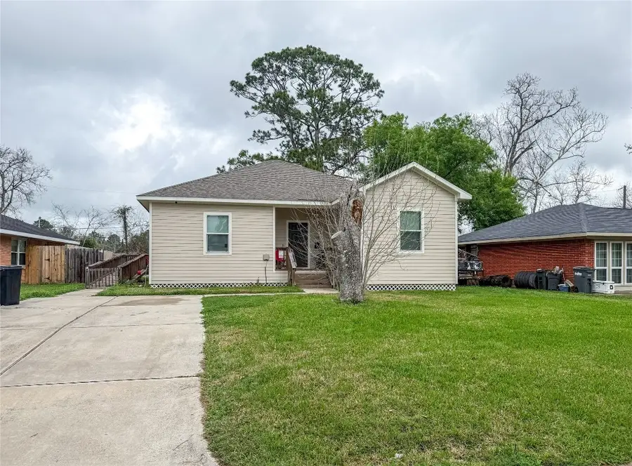 106 N Bayou Drive, Hitchcock, TX 77563 - #3