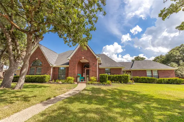 227 Briarwood Drive, Bellville, TX 77418
