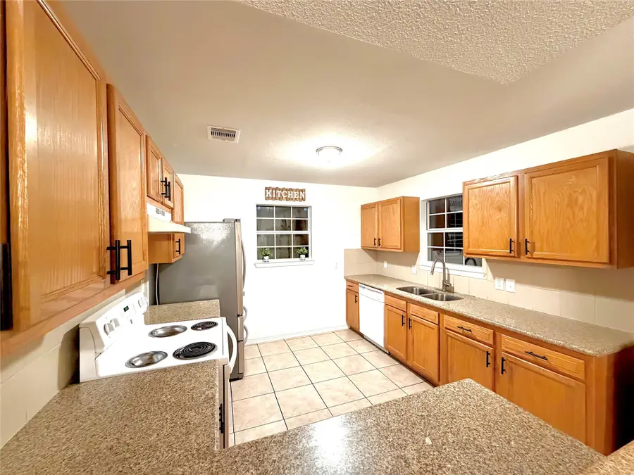 6634 Tuskegee St Street, Houston, TX 77091 - Image #2