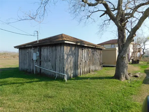 266 1st Street, Port Lavaca, TX 77979