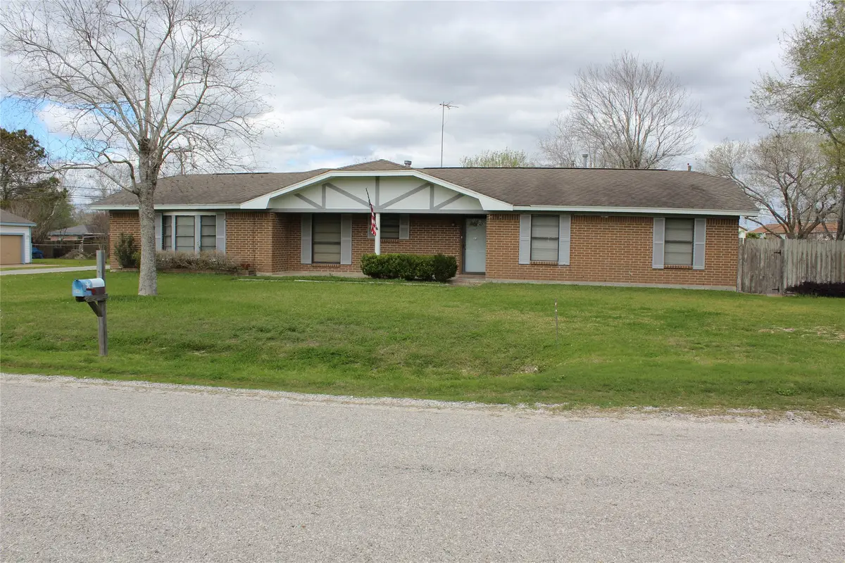 300 E Austin Avenue, Palacios, TX 77465 - #1