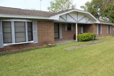300 E Austin Avenue, Palacios, TX 77465 - #2