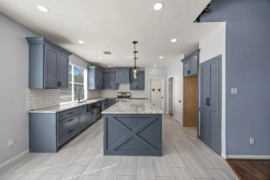 1305 Buttonwood Drive, Friendswood, TX 77546 - Image #3