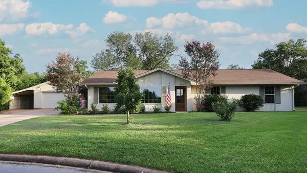 2500 Briarwood Circle, Bryan, TX 77802