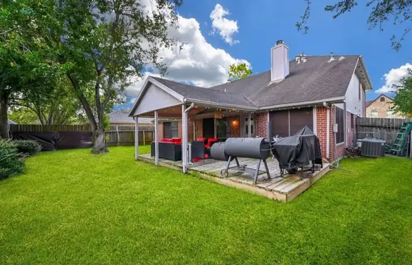 1013 Chesterwood Drive, Pearland, TX 77581