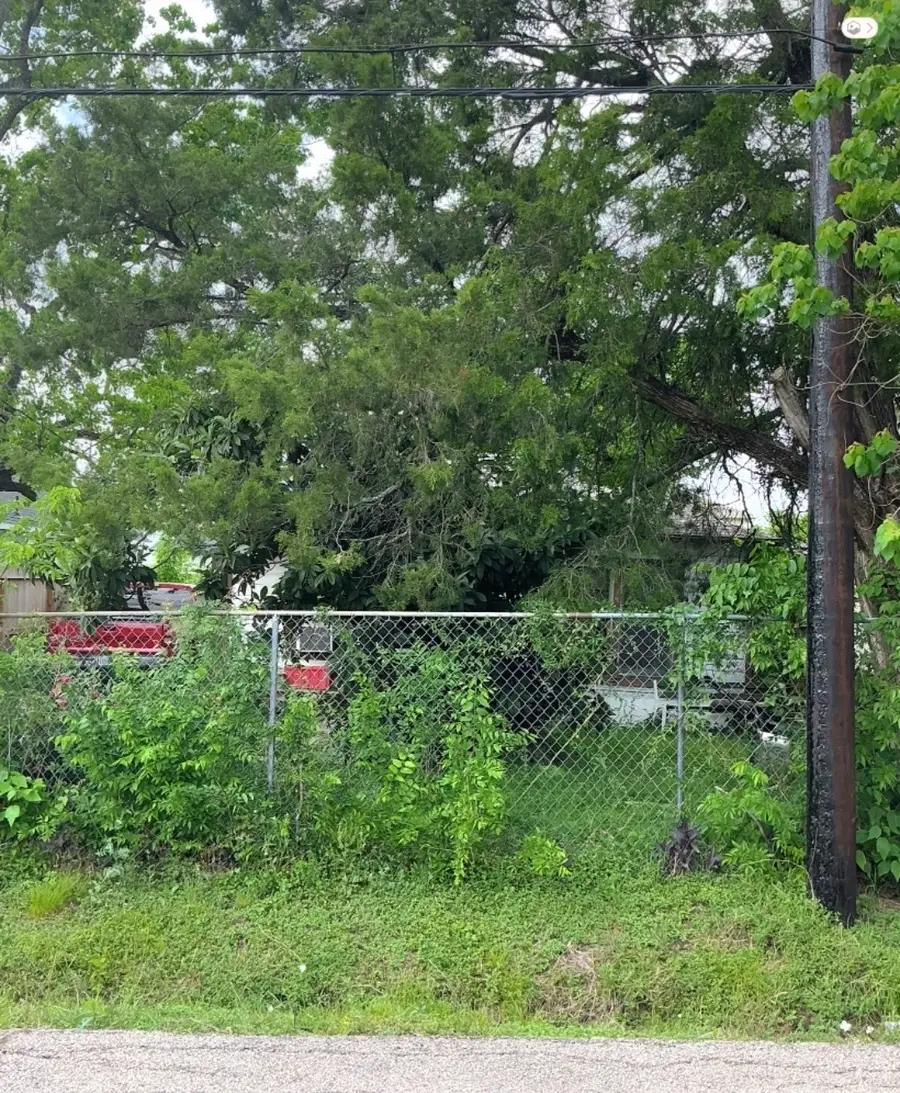 907 E 37th Street E, Houston, TX 77022 - #2