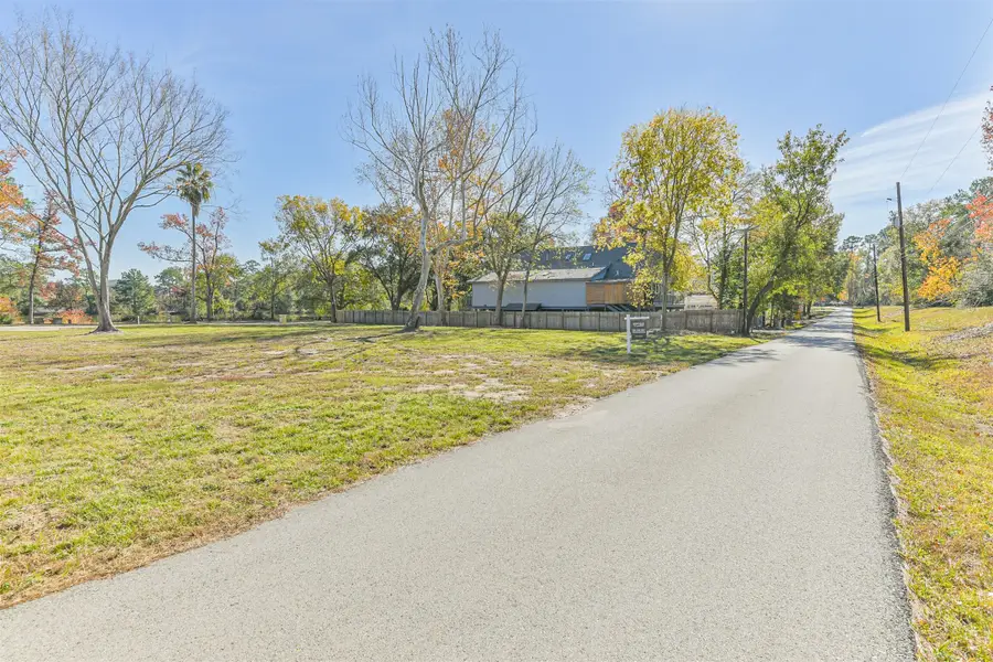 17612 White Perch Lake Dr, Conroe, TX 77384 - Image #2