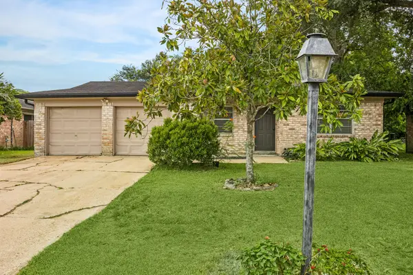 511 Debbie Lane, Alvin, TX 77511