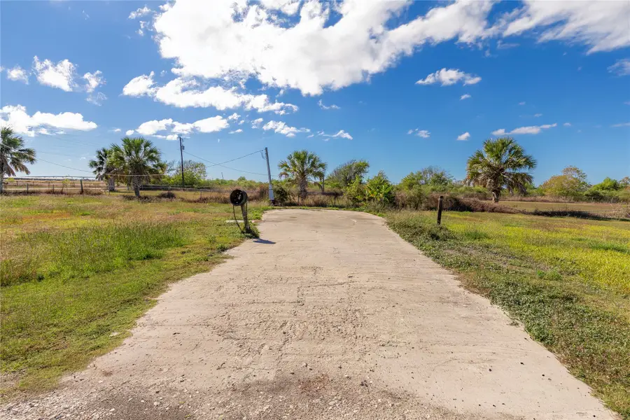 399 S Gulf Rd, Matagorda, TX 77457 - Image #2