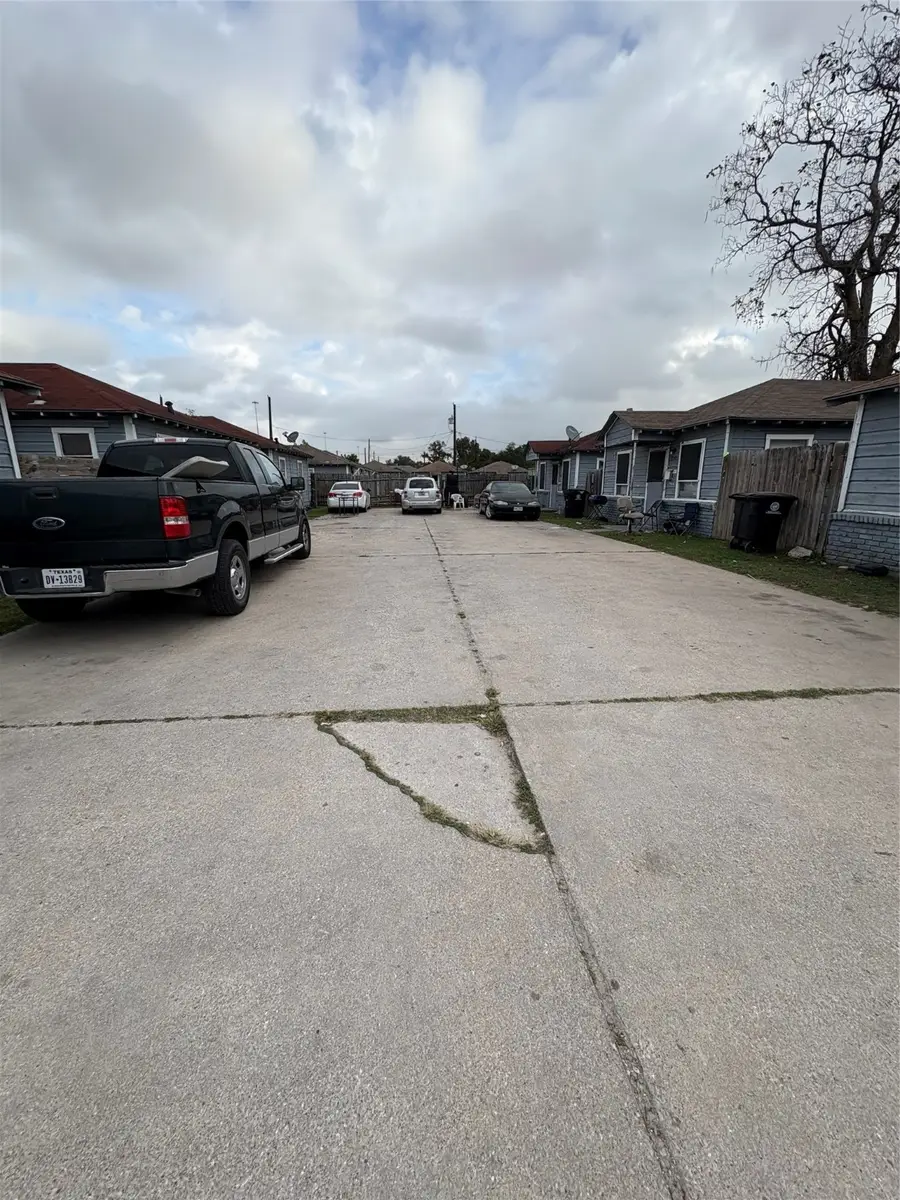 3540 Des Chaumes Street, Houston, TX 77026 - Image #2