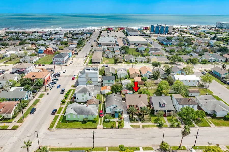 3911 Avenue R 1/2, Galveston, TX 77550 - #2