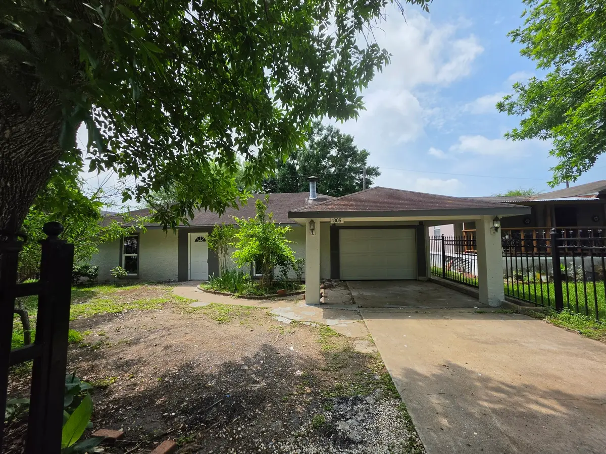1305 Winchester Dr, Richmond, TX 77469 - #1