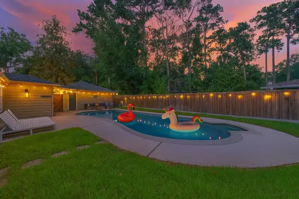 563 Landfall Ln, Conroe, TX 77302