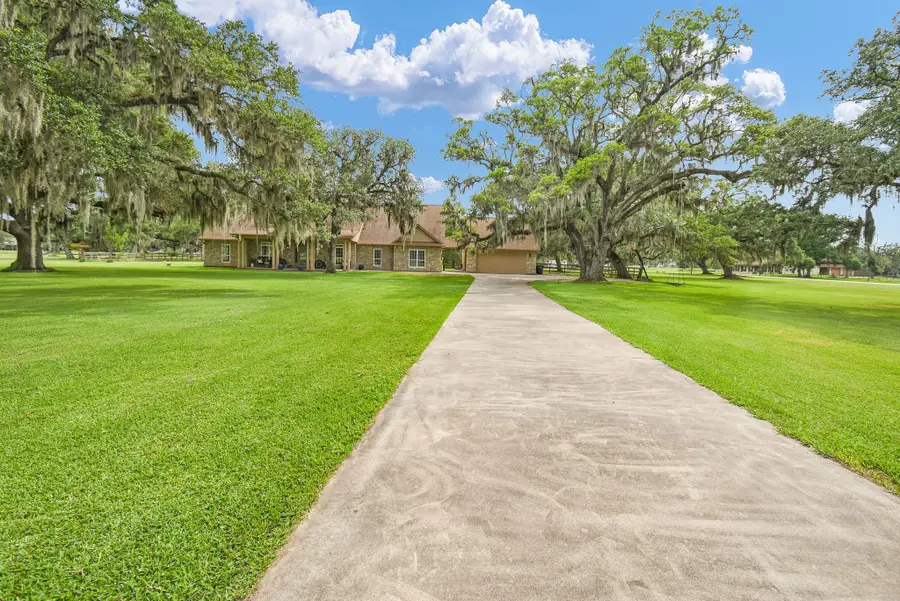 1031 Bar X Trail, Angleton, TX 77515 - #2