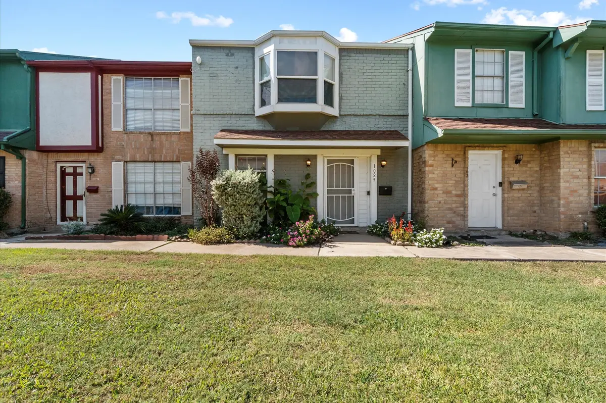 1025 Willow Oaks Circle, Pasadena, TX 77506 - Image #1