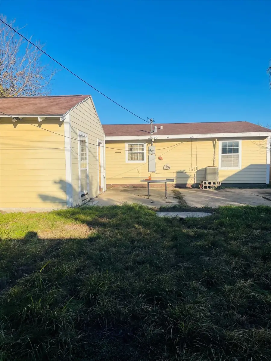 1221 Bayou Shore Drive, Galveston, TX 77551 - Image #3