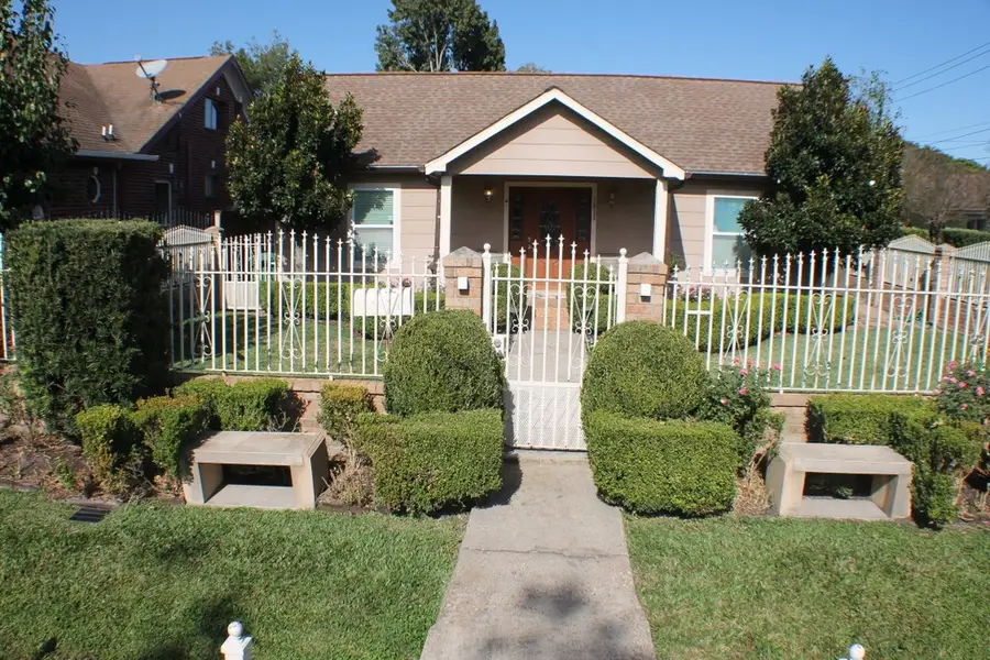 7833 Narcissus Street, Houston, TX 77012 - Image #2