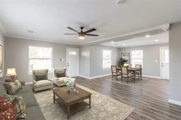 725 10th Street, Dickinson, TX 77539