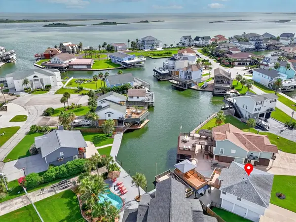 1751 Tiki Drive, Tiki Island, TX 77554