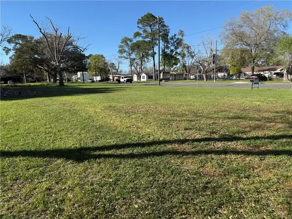 505 S Wells Street, Edna, TX 77957