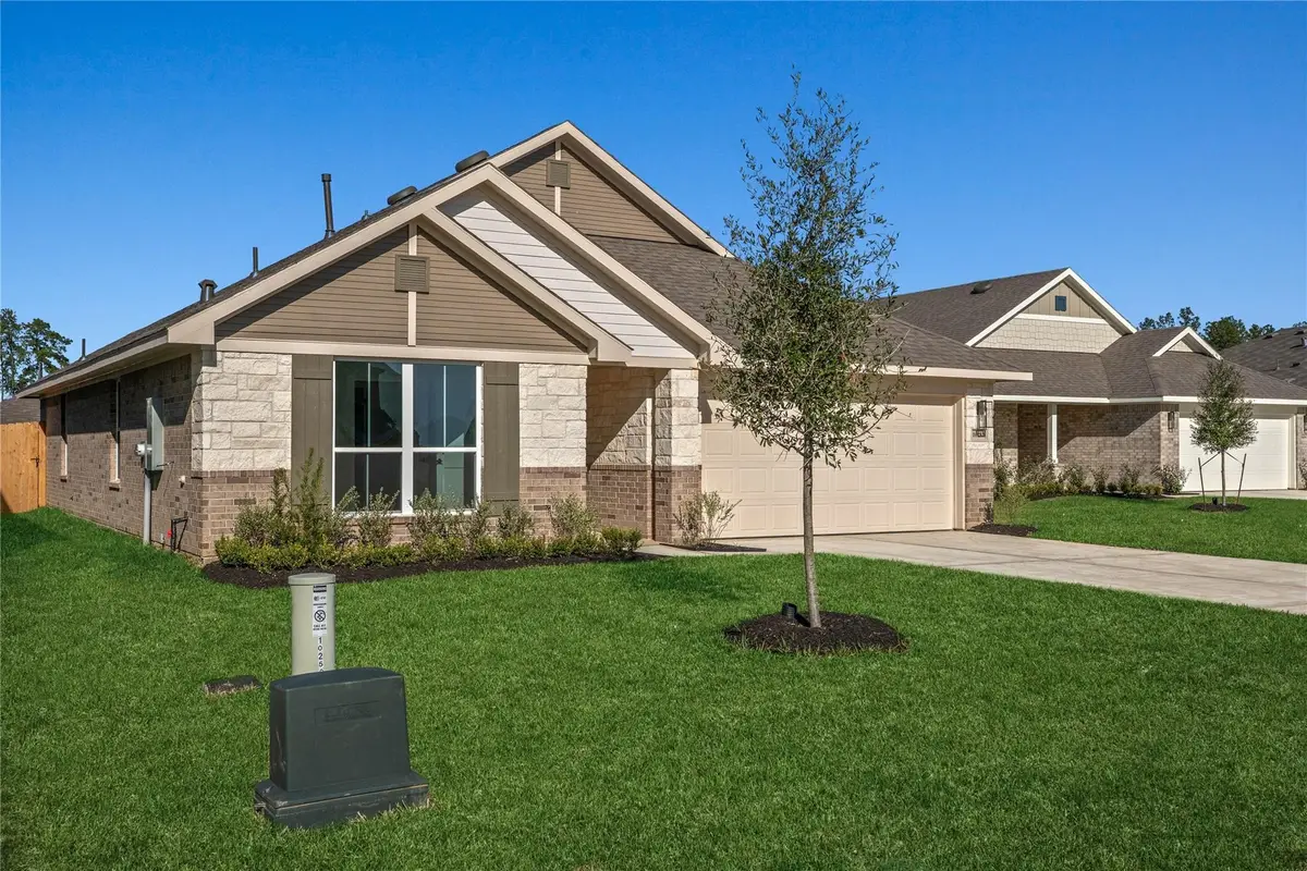 229 Bryan, Angleton, TX 77515 - #1