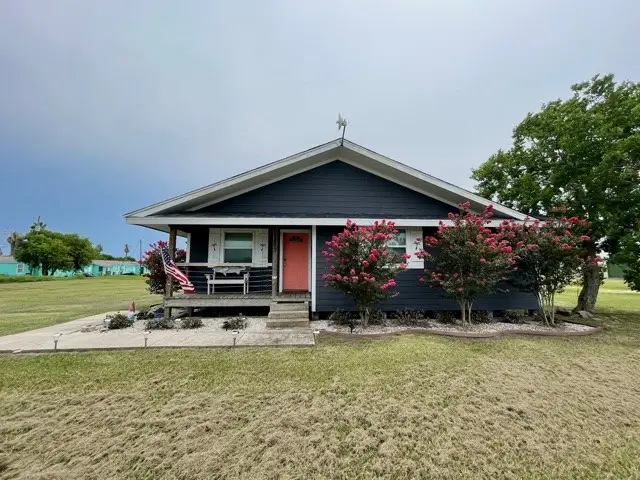 1403 Bill Tindall Avenue, Seadrift, TX 77983 - Image #1