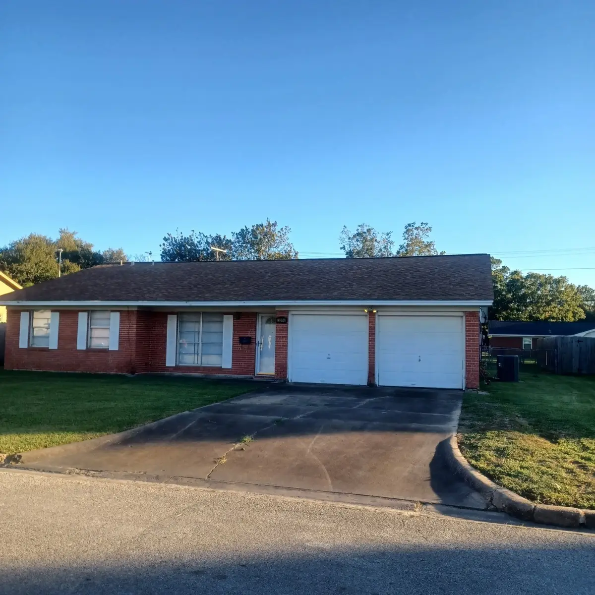 3916 Crescent Drive, Bay City, TX 77414 - Image #1