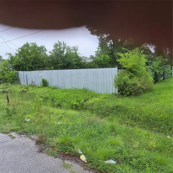 6002 Los Angeles Street, Houston, TX 77026