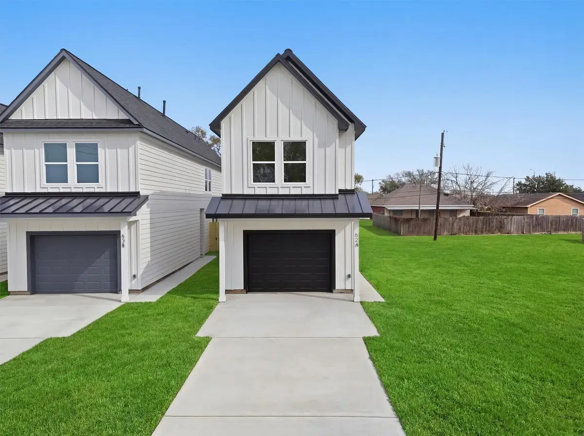 524 N 4th Street, La Porte, TX 77571 - #1