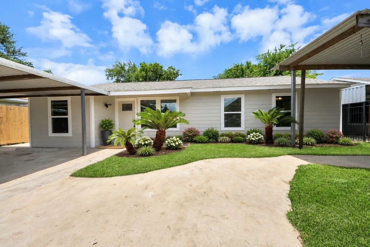 5111 Willow Glen Drive, Houston, TX 77033 - #1