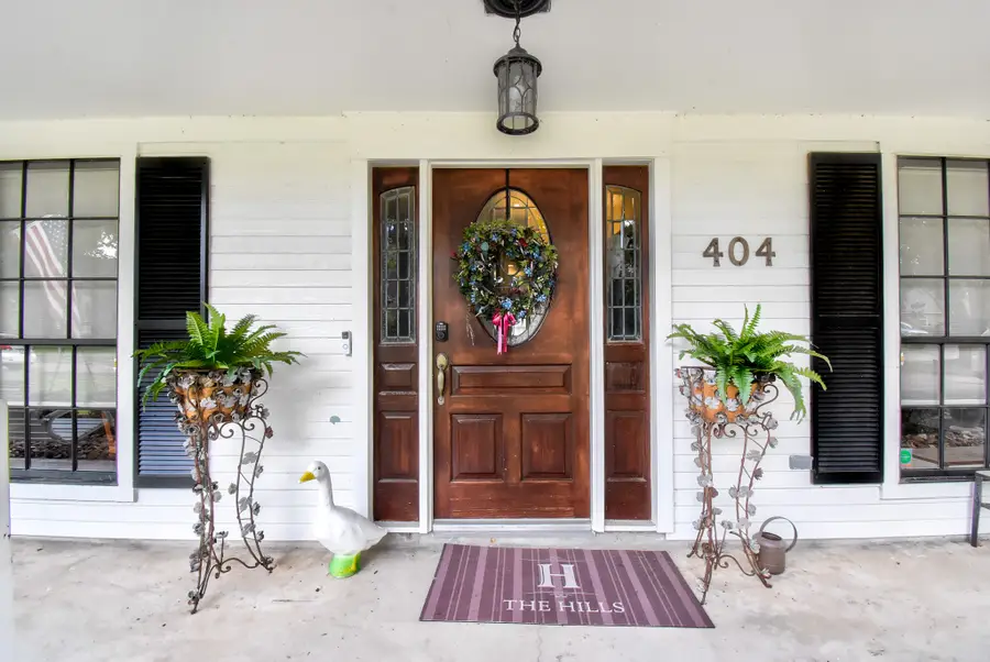 404 Huckleberry Drive, Lake Jackson, TX 77566 - Image #2