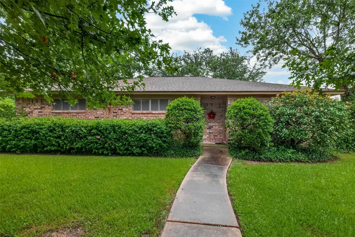 605 Julie Lane, Highlands, TX 77562 - #1