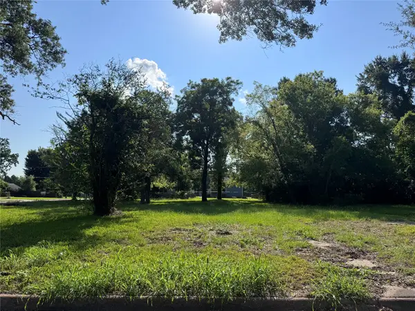 2335 Pear Street, Beaumont, TX 77701