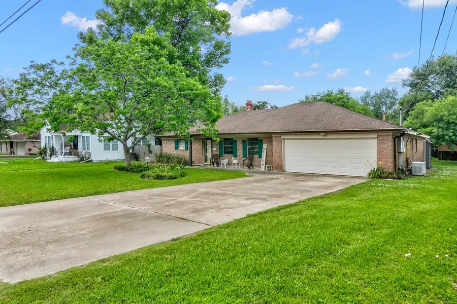 6831 Howe Street, Groves, TX 77619 - #3